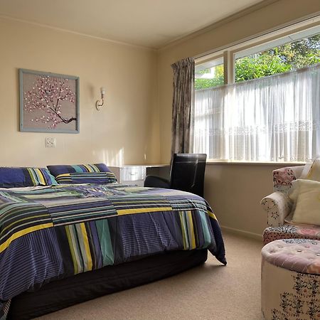 Peaceful Green Bay Charmer Auckland Exterior photo