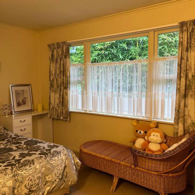 Peaceful Green Bay Charmer Auckland Exterior photo