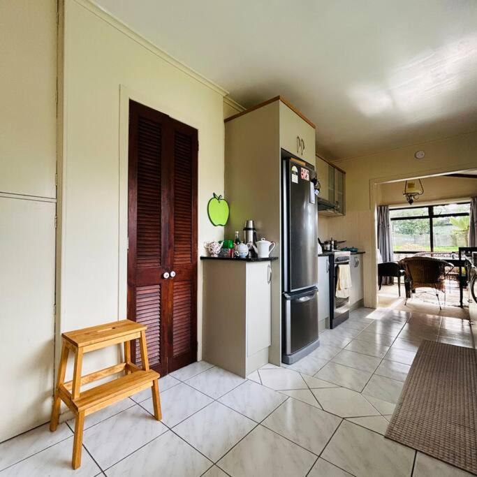 Peaceful Green Bay Charmer Auckland Exterior photo