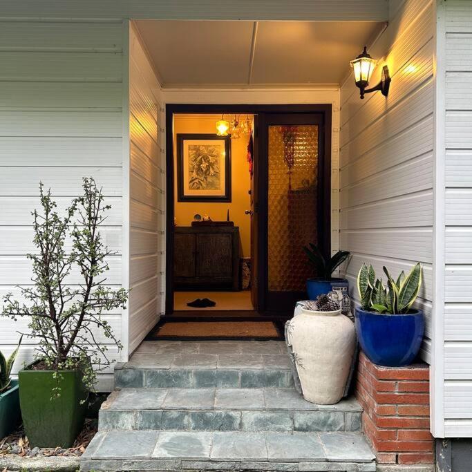 Peaceful Green Bay Charmer Auckland Exterior photo