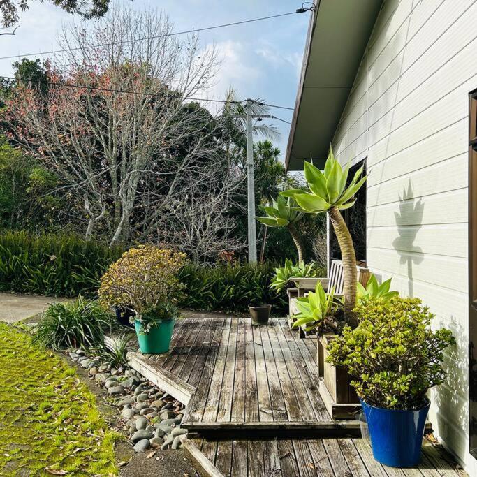 Peaceful Green Bay Charmer Auckland Exterior photo