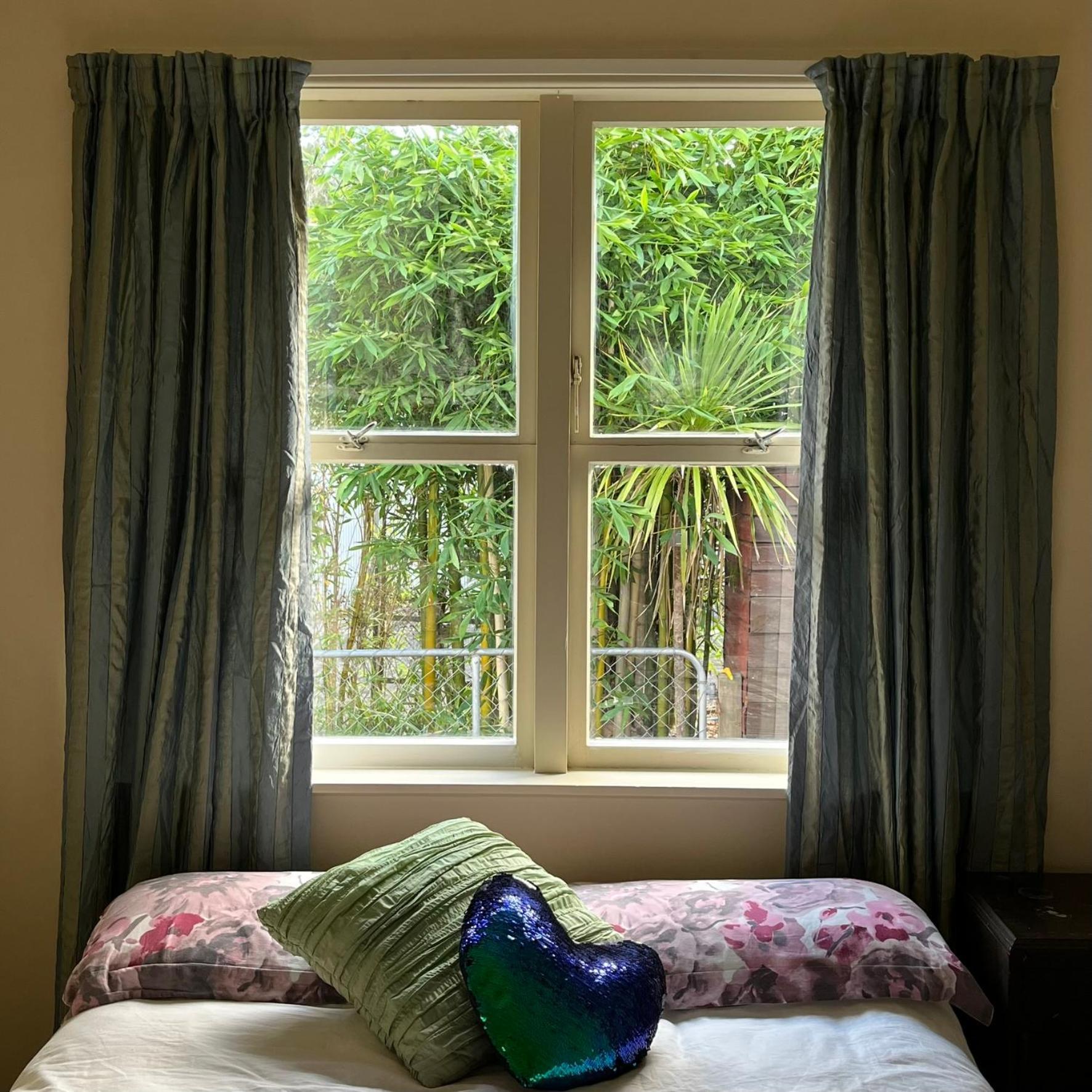 Peaceful Green Bay Charmer Auckland Exterior photo